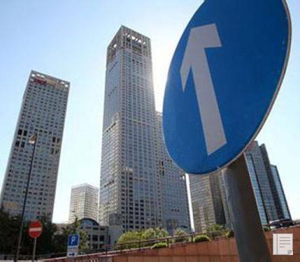 南京成中國(guó)第11個(gè)“萬(wàn)億GDP”城市 樓市或?qū)⒃倨鸩? width=